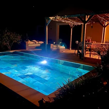 Villa Avec Piscine Entre Terre Et