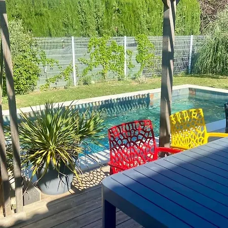 Avec Piscine Entre Terre Et Villa *
