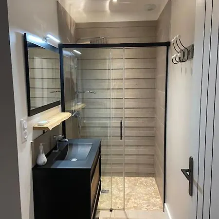 Villa Avec Piscine Entre Terre Et *