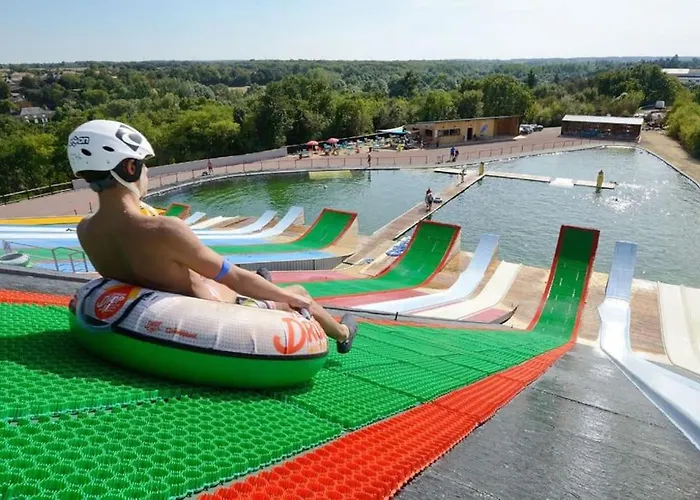 Avec Piscine Entre Terre Et Villa *