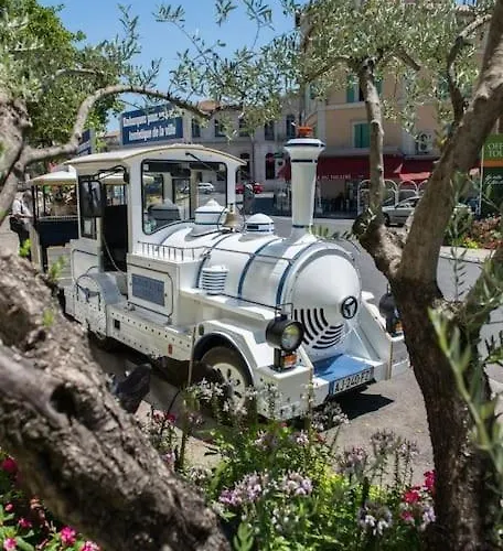 Avec Piscine Entre Terre Et