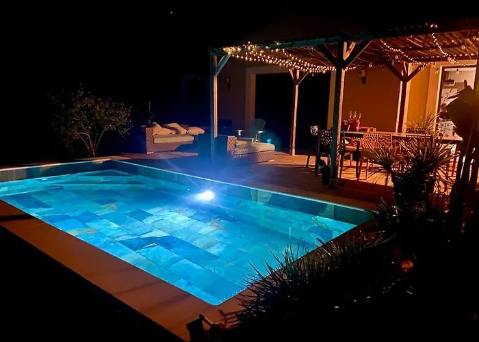 Villa Avec Piscine Entre Terre Et