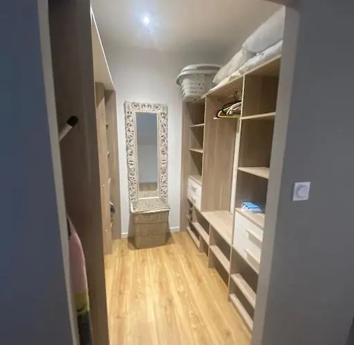 Avec Piscine Entre Terre Et Villa