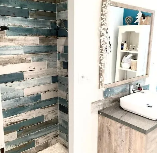 Avec Piscine Entre Terre Et